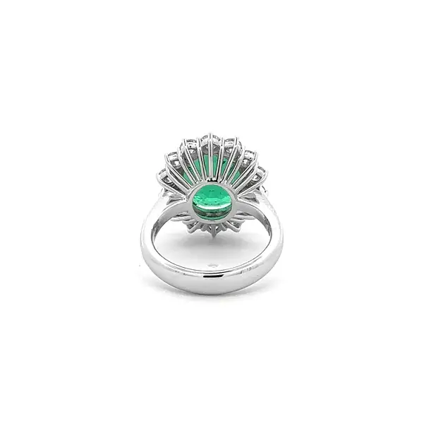 Goldring mit Smaragd und Diamanten