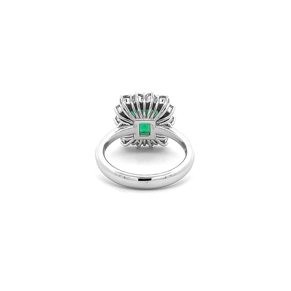 Goldring mit Smaragd und Diamanten
