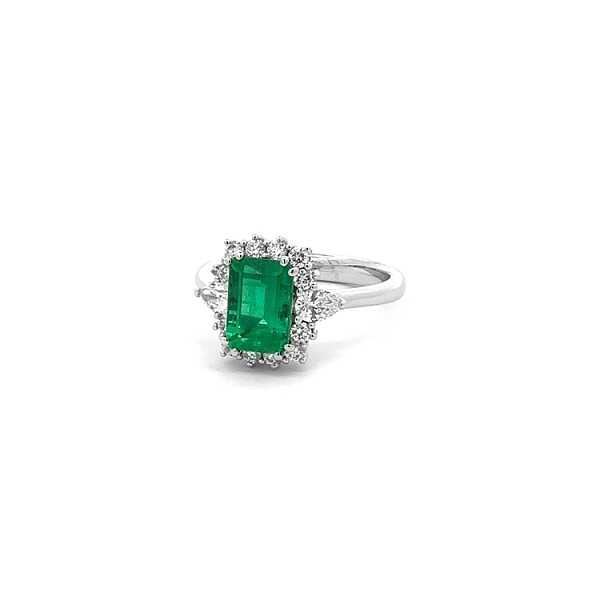 Goldring mit Smaragd und Diamanten
