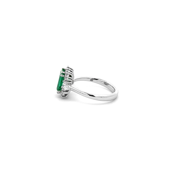 Goldring mit Smaragd und Diamanten
