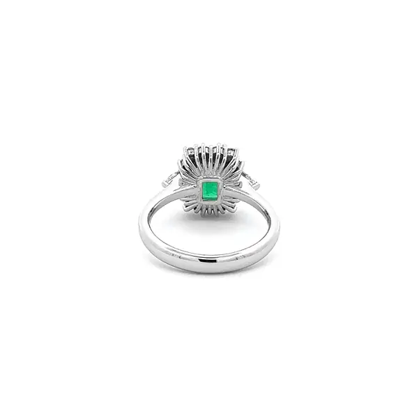 Goldring mit Smaragd und Diamanten