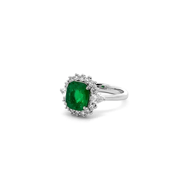 Goldring mit Smaragd und Diamanten