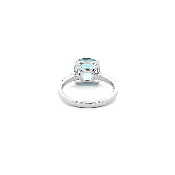 Goldring Topas und Diamanten