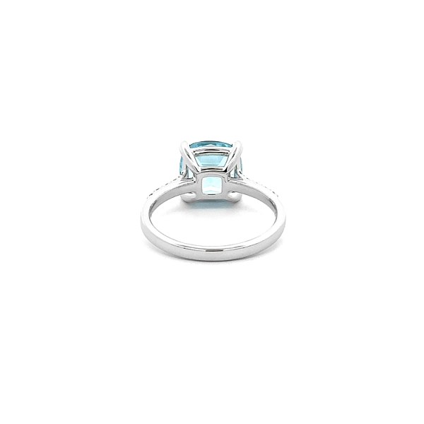 Goldring Topas und Diamanten