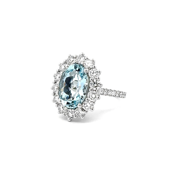 Goldener Aquamarin- und Diamantring