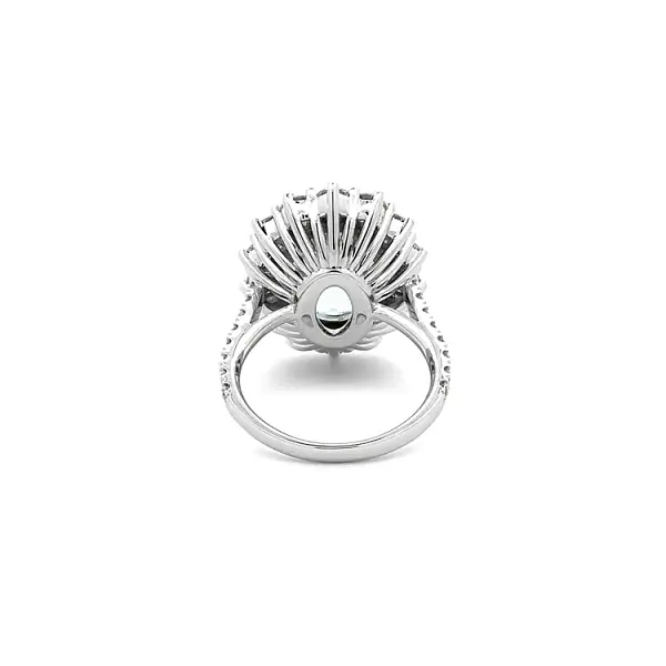 Goldener Aquamarin- und Diamantring