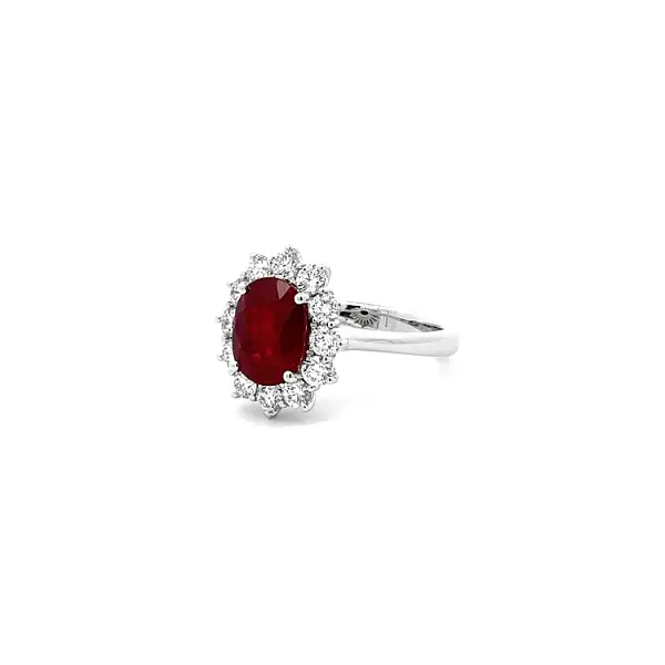 Goldring mit Rubin und Diamanten