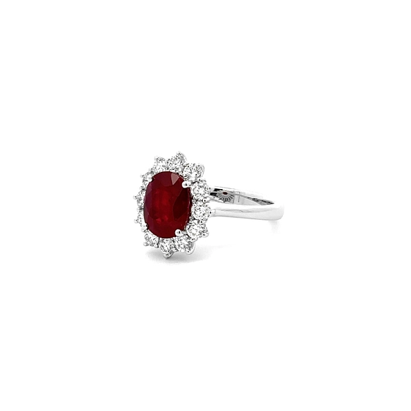 Goldring mit Rubin und Diamanten