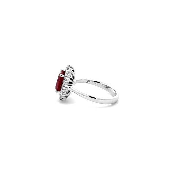 Goldring mit Rubin und Diamanten