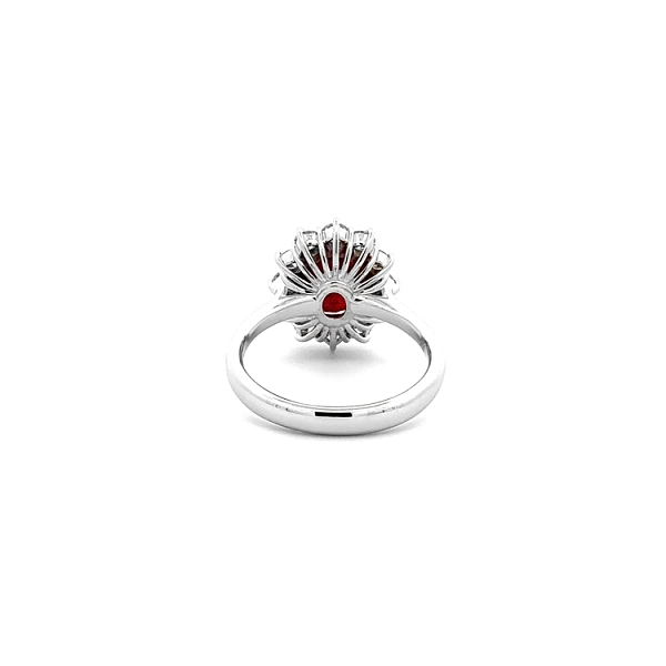 Goldring mit Rubin und Diamanten