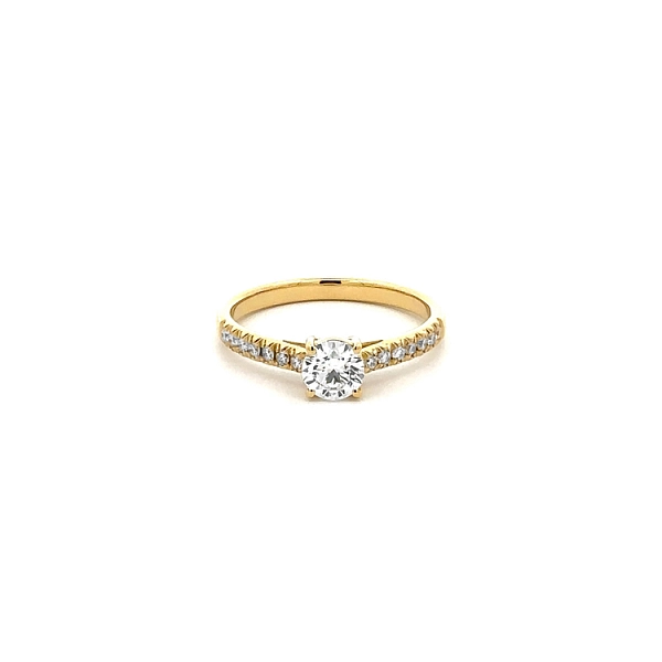 Verlobungsring aus Gold mit Diamanten