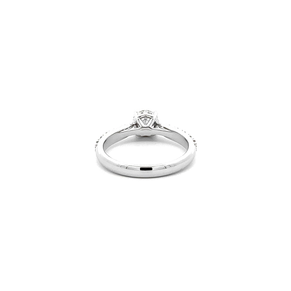Verlobungsring aus Gold mit Diamanten