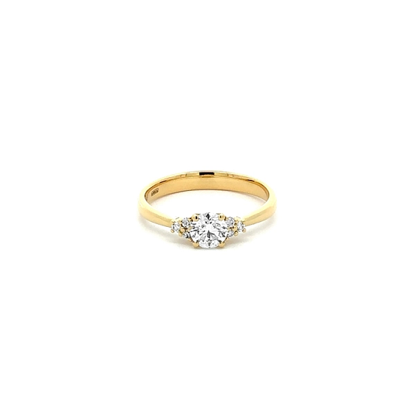 Verlobungsring aus Gold mit Diamanten