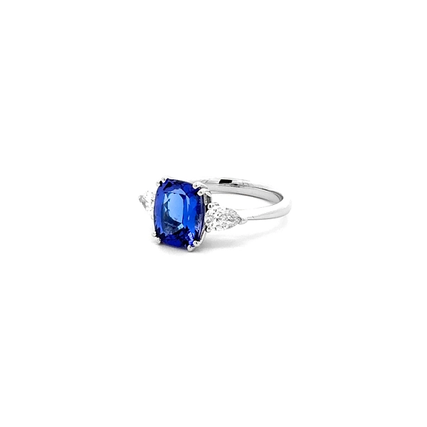 Goldring mit Tansanit und Diamanten