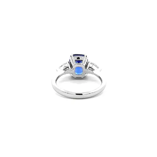 Goldring mit Tansanit und Diamanten