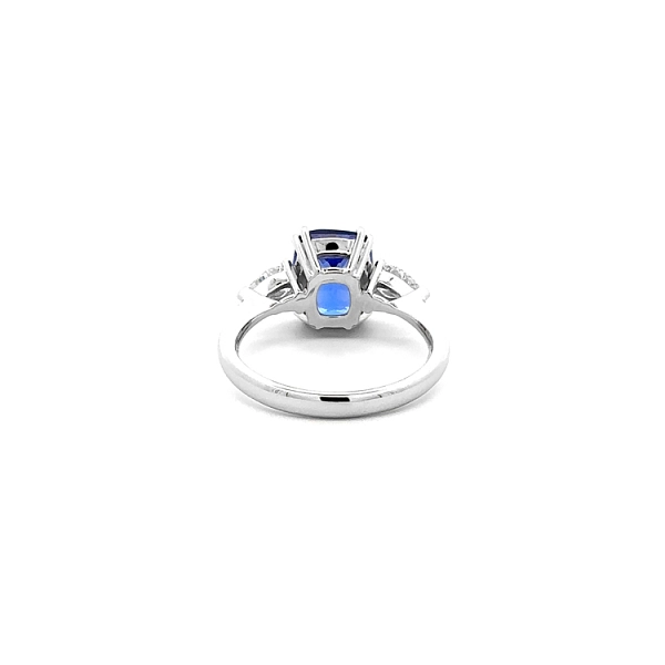 Goldring mit Tansanit und Diamanten