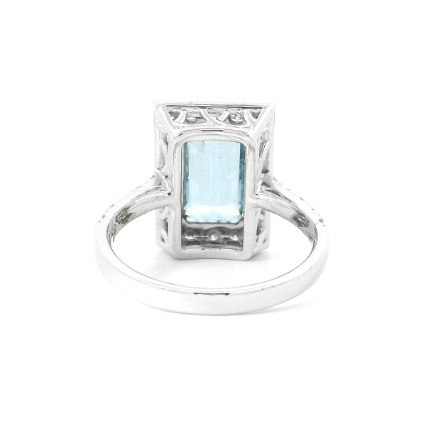Harmonie aus Aquamarin und Diamanten in luxuriösem Weißgold