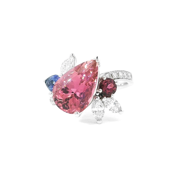 Eleganter Schmuck mit rosa Turmalin, Saphiren und funkelnden Diamanten