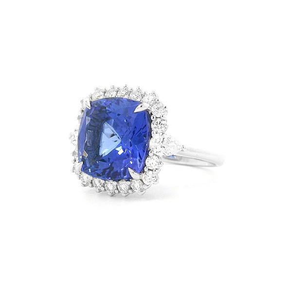 Blue Treasure - Ring mit Tansanit und Diamant Eleganz