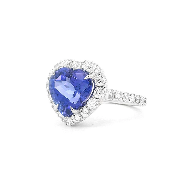 Exklusiver Meisterring mit Tansanit in Kombination mit Diamanten