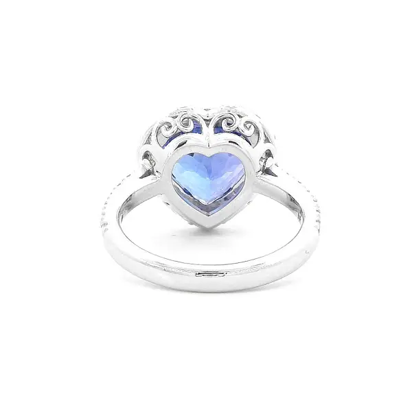 Exklusiver Meisterring mit Tansanit in Kombination mit Diamanten