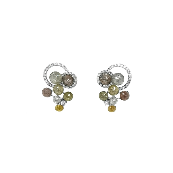 Goldohrringe mit farbigen Diamanten