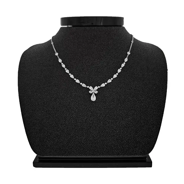 Gold-Halskette mit Diamanten