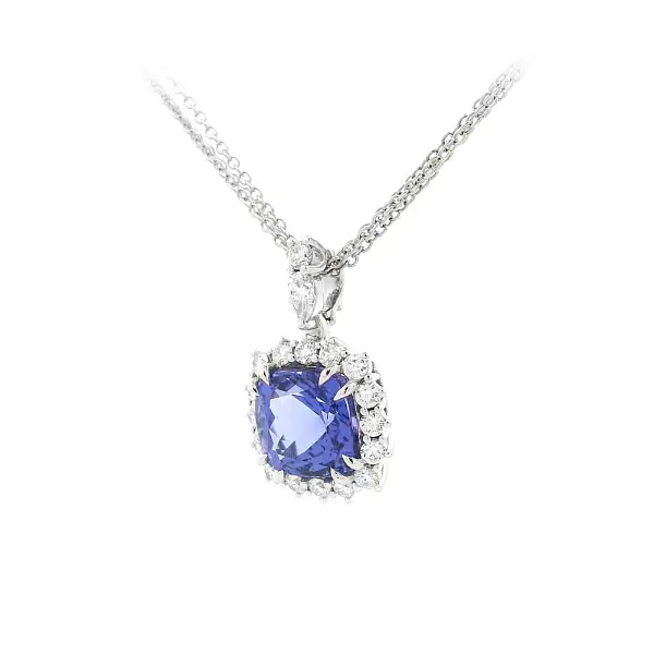 Halskette mit Tansanit im Halo-Design, umgeben von Diamanten