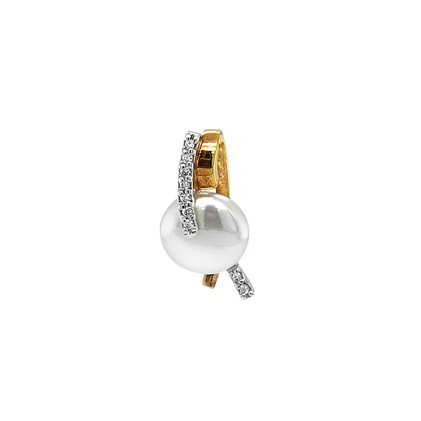Gold-Anhänger mit Naturperle und Diamanten