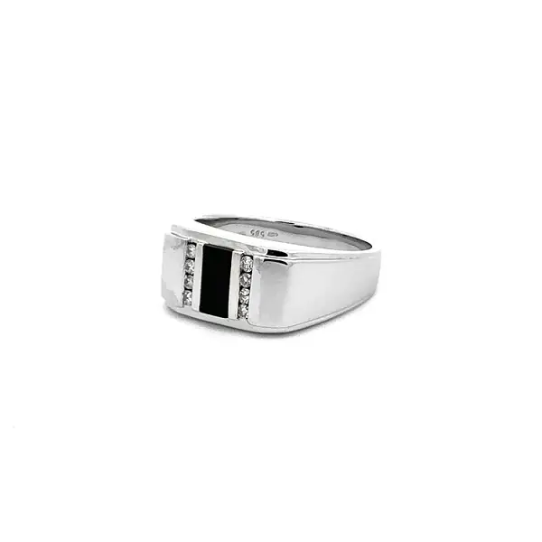 Goldring mit Onyx und Diamanten