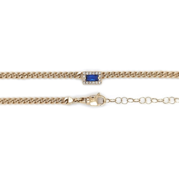 Goldene Halskette mit blauem Stein