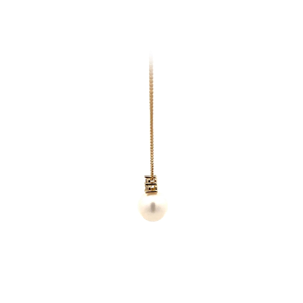 Gold-Halskette mit Perlen und Zirkonen
