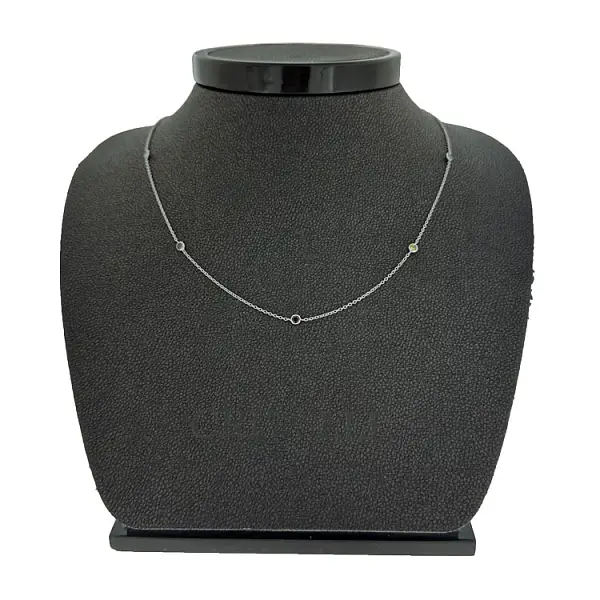 Goldkette mit farbigen Steinen