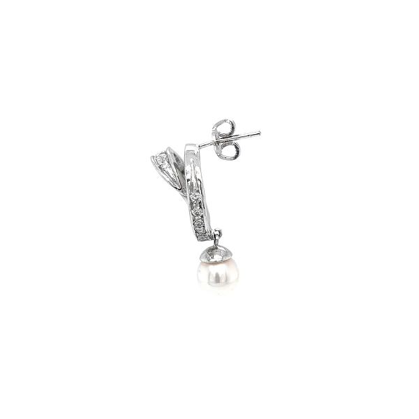 Elegante Weißgoldohrringe mit Perlen und Zirkonia