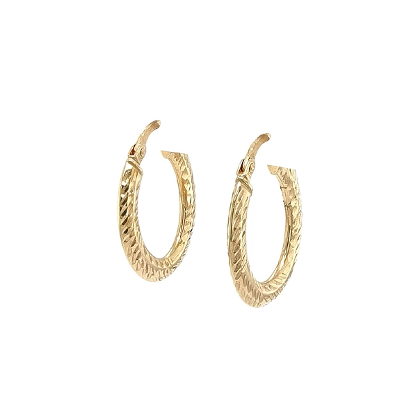 Elegante Creolen aus Gelbgold mit feinem Muster