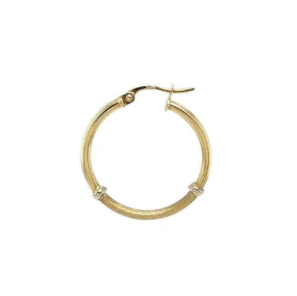 Unverwechselbare runde Ohrringe mit einer Kombination aus Glanz und Matte