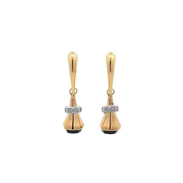 Goldene Ohrringe mit schwarzem Stein
