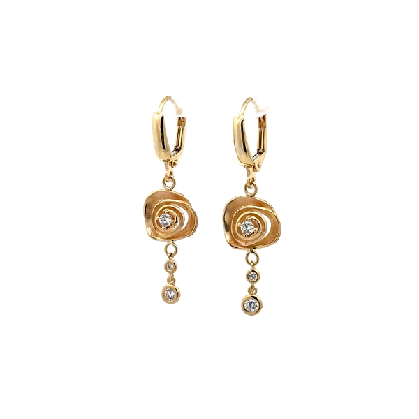 Goldfarbene Ohrringe mit Rosendesign und funkelnden Zirkoniasteinen