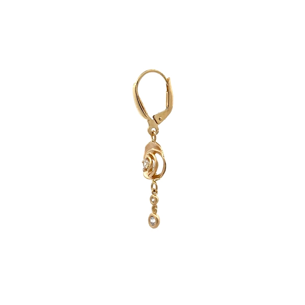 Goldfarbene Ohrringe mit Rosendesign und funkelnden Zirkoniasteinen