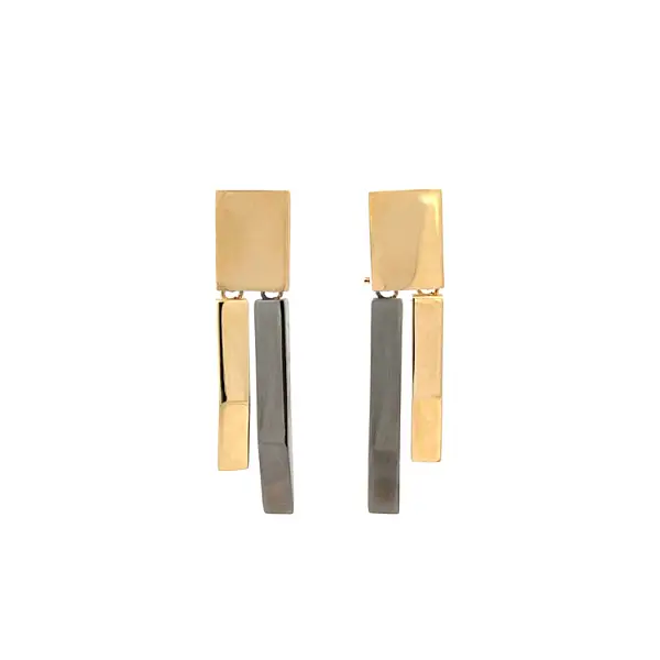 Goldfarbene Ohrringe mit Anhänger