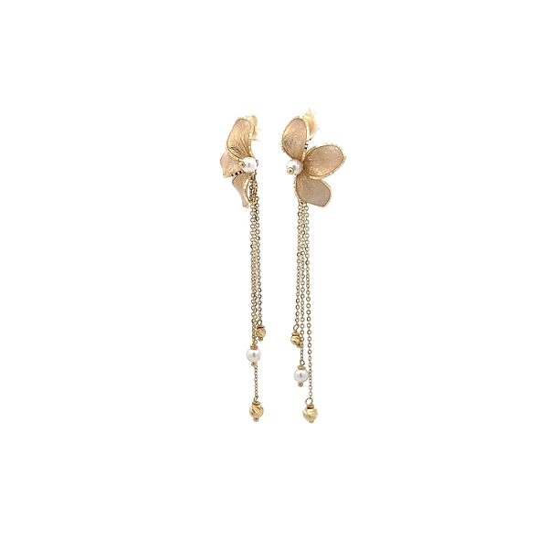 Elegante Ohrringe mit goldener Blume und feinen Perlen