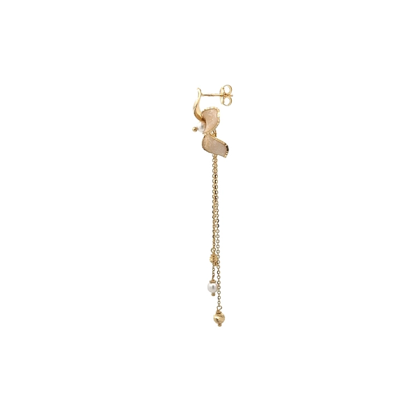 Elegante Ohrringe mit goldener Blume und feinen Perlen