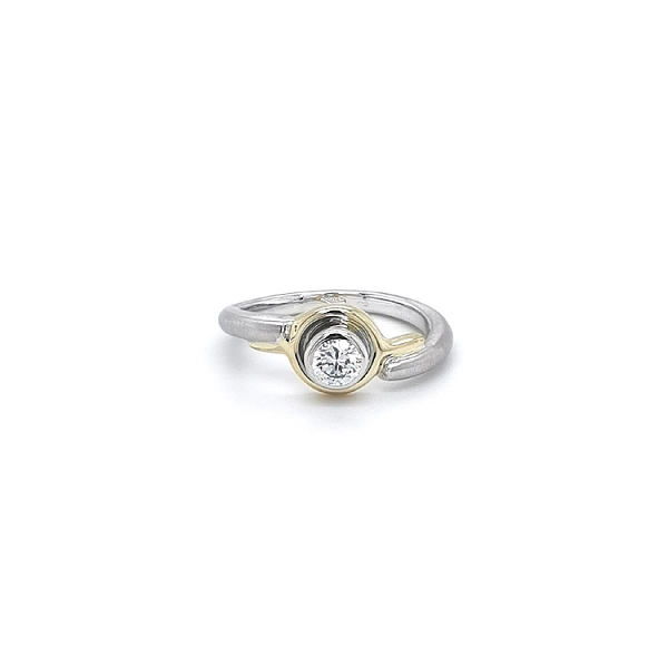 Ring mit Zirkon aus Kombinationsgold