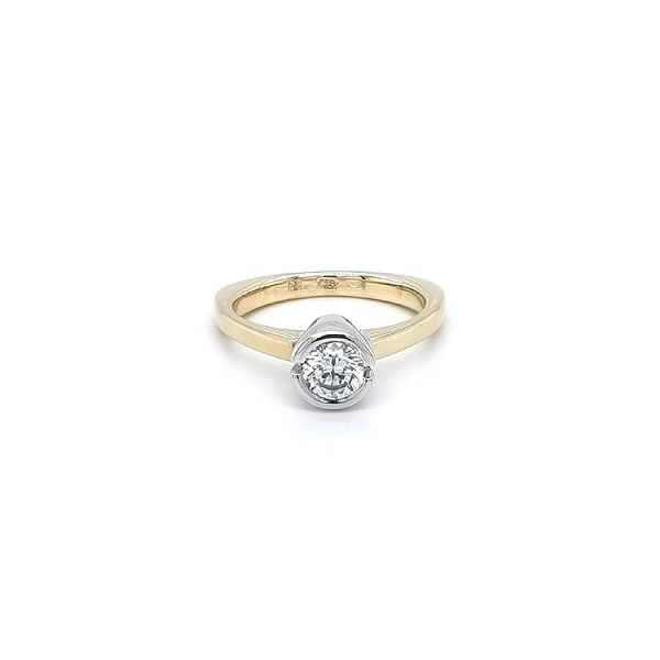 Gold Verlobungsring mit Zirkon