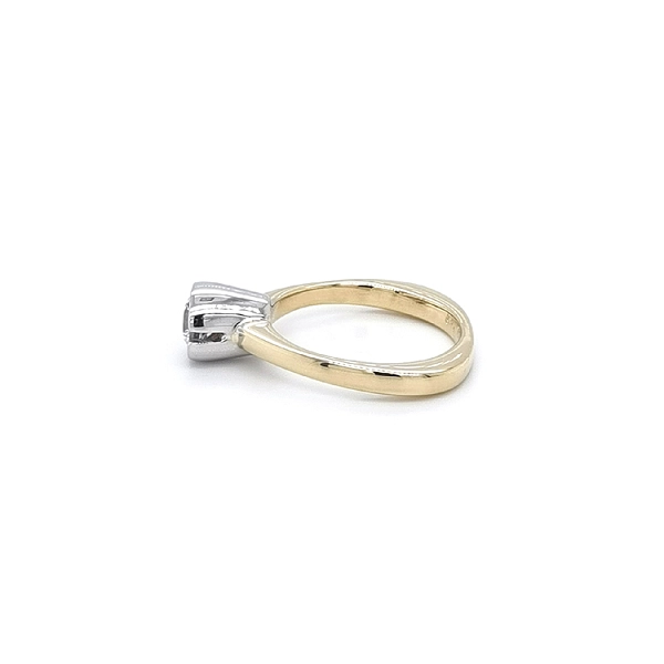 Gold Verlobungsring mit Zirkon