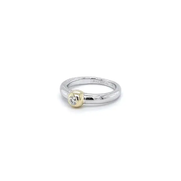 Ring mit Zirkon aus Kombinationsgold