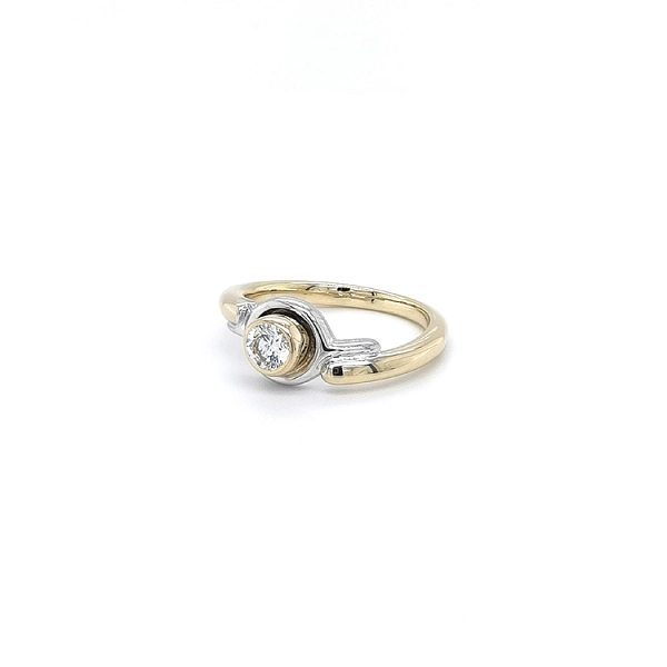 Ring mit Zirkon aus Kombinationsgold