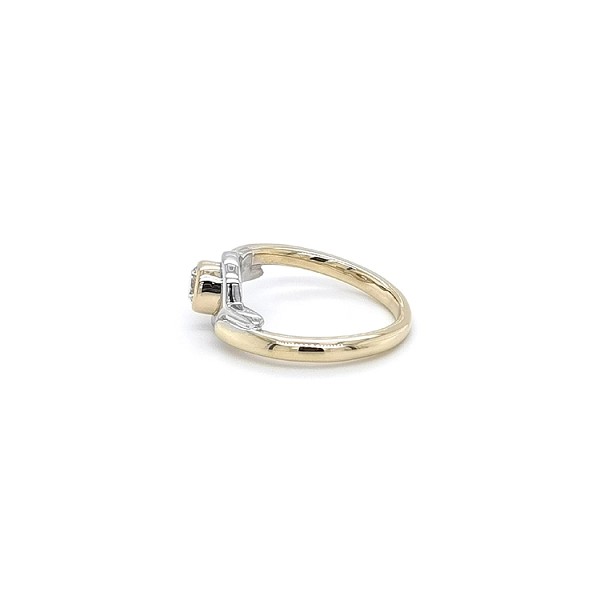 Ring mit Zirkon aus Kombinationsgold