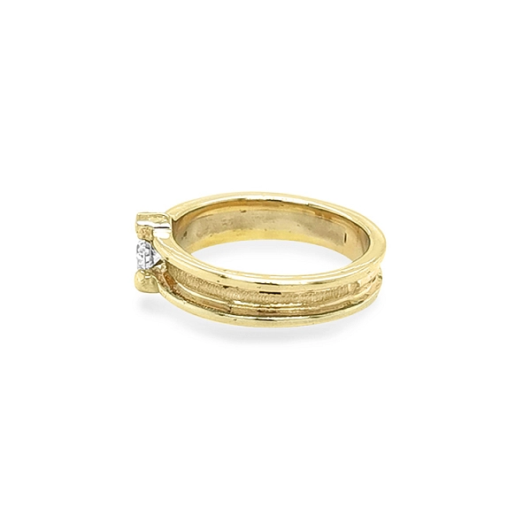 Goldring mit Zirkon
