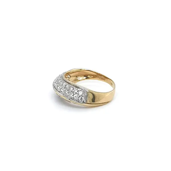 Ring mit Zirkonias in Gold-Kombination